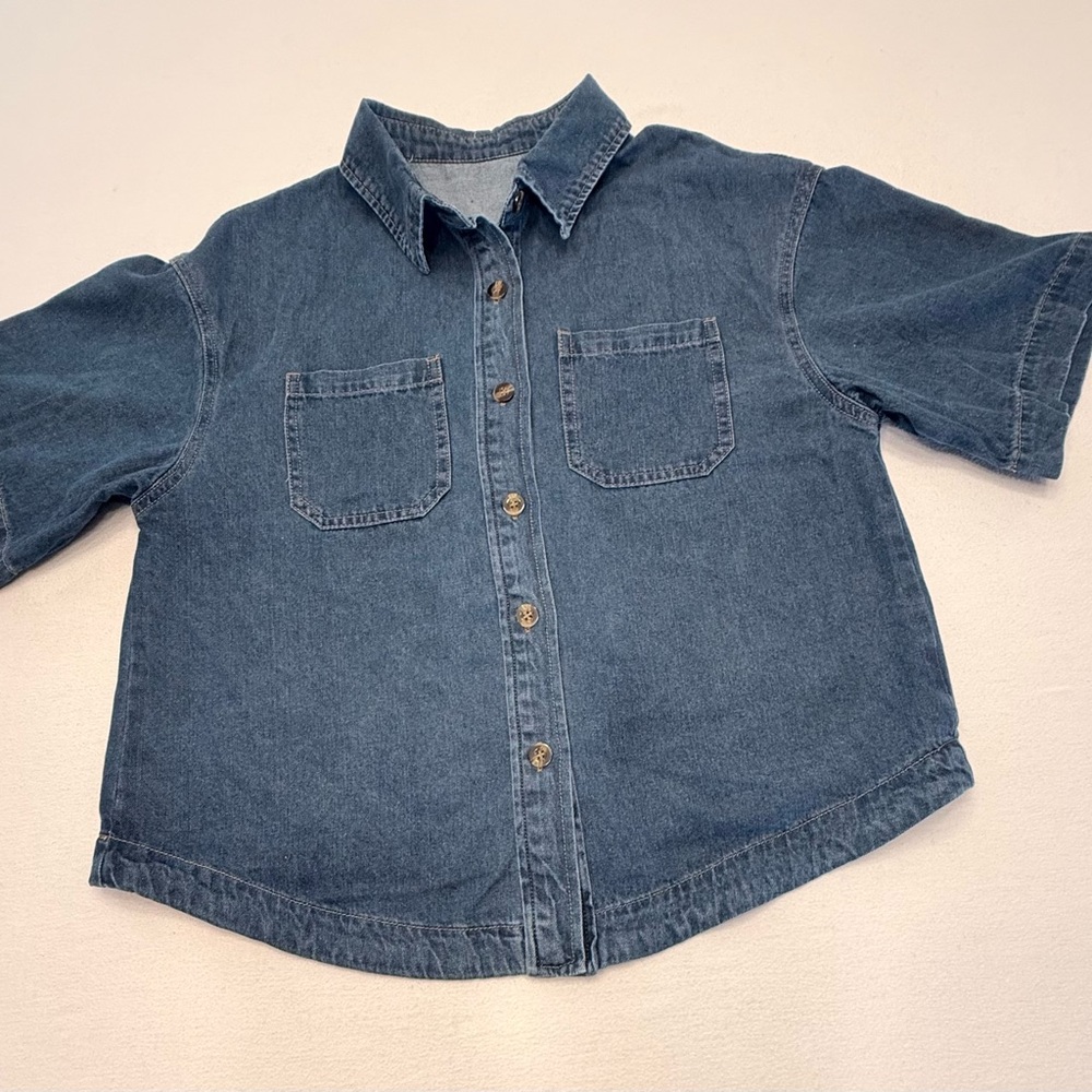 Woman’s Cropped Denim Shirt